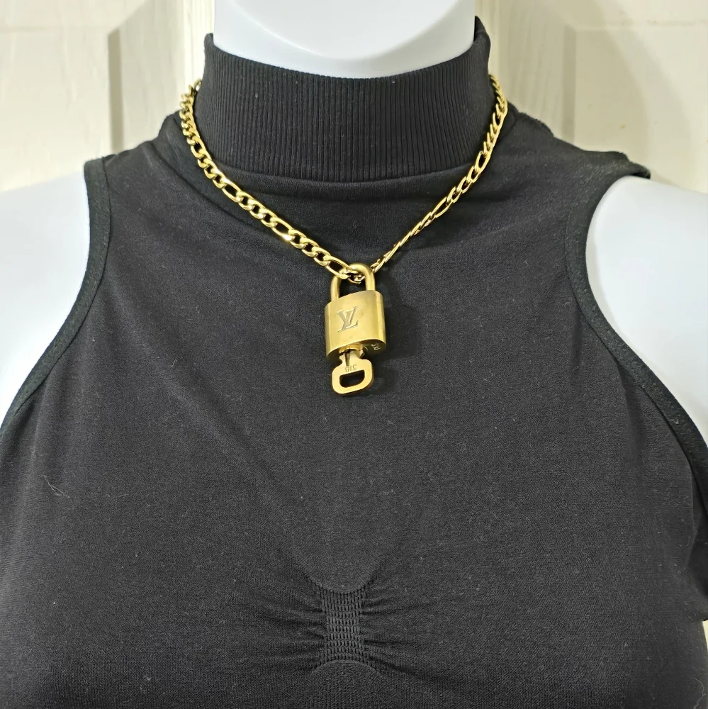 🟡Authentic Louis Vuitton Gold Padlock & Key Necklace Set #318 🟡 - Picture 1 of 14